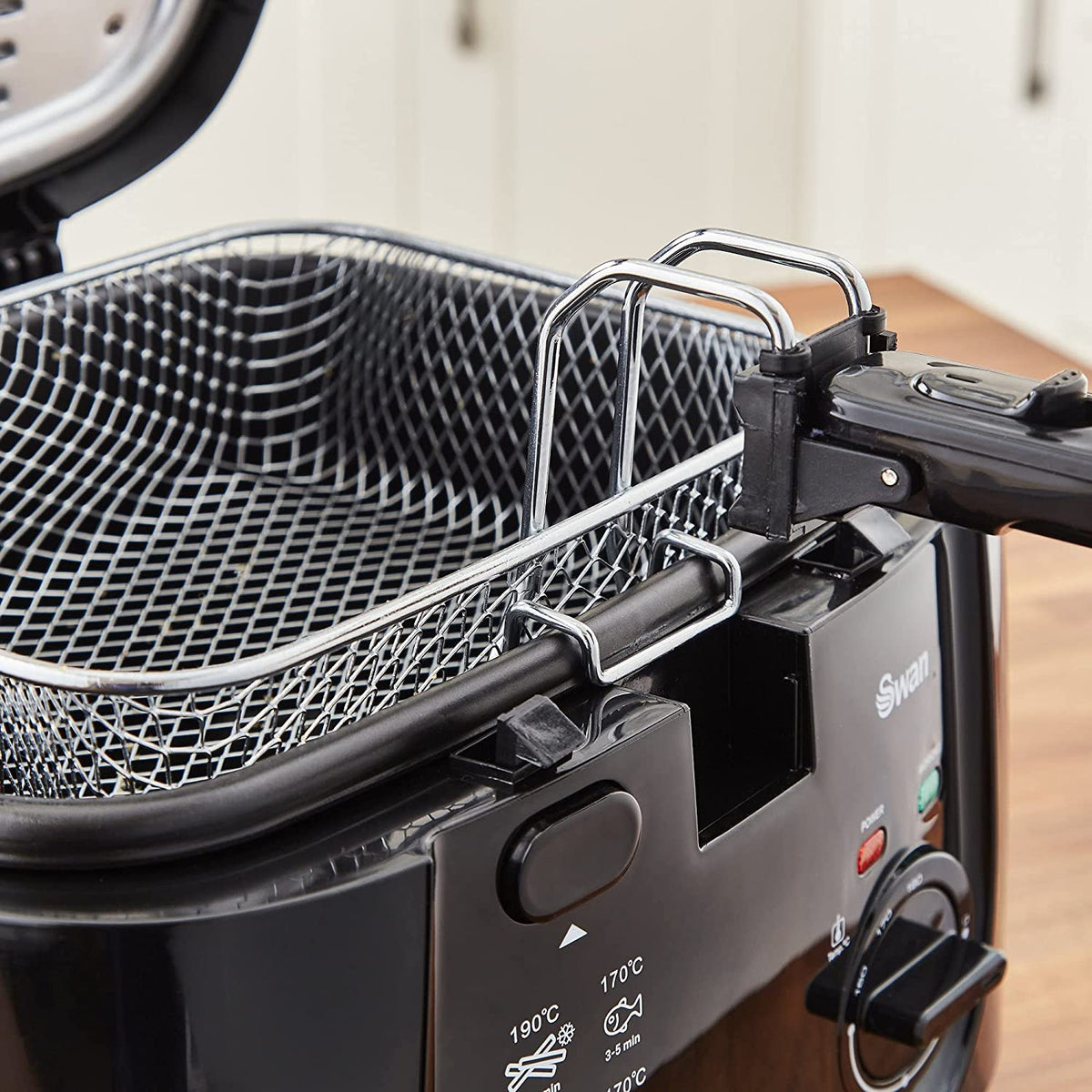 Swan 2.5 Litre Deep Fat Fryer with Viewing Window SD6080BLKN Kevin